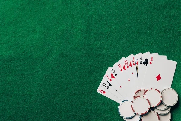 Card deal animation on Live Baccarat showing player and banker hands
